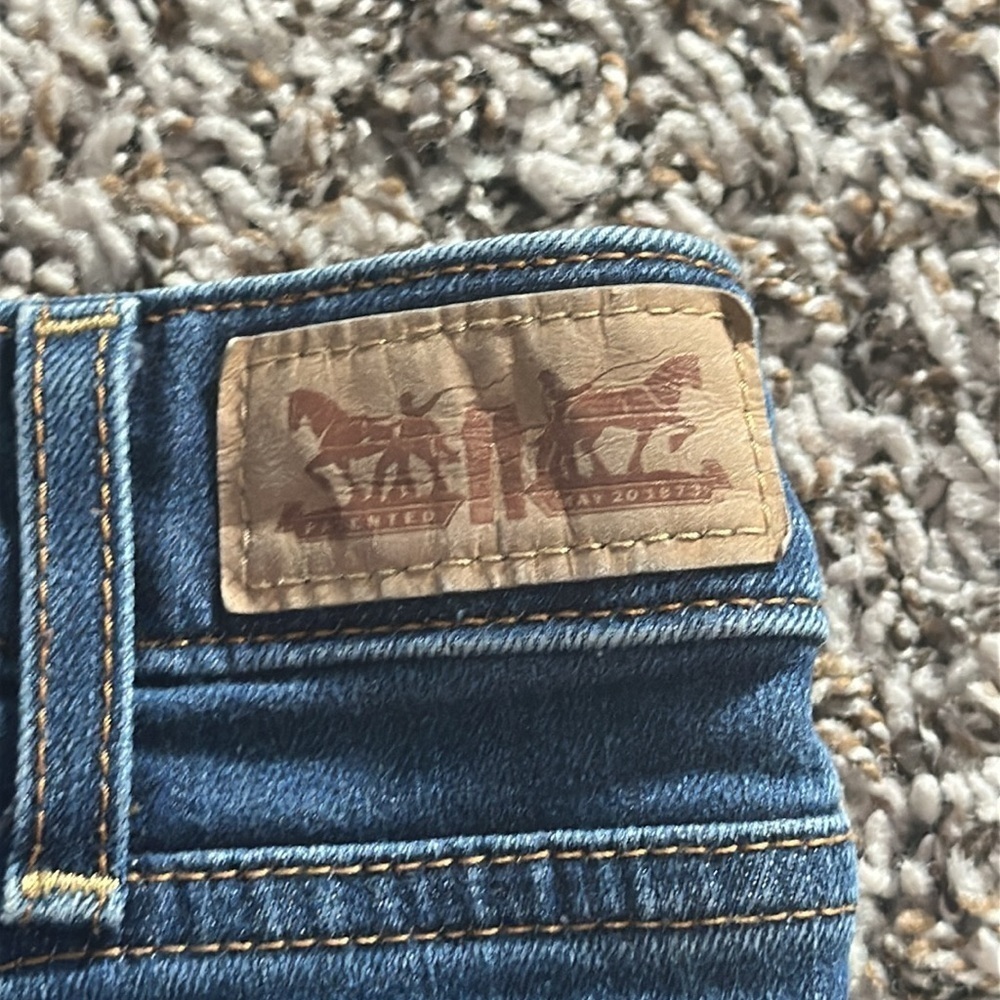 Levi’s Denim Shorts for Women - Picture 3 of 4